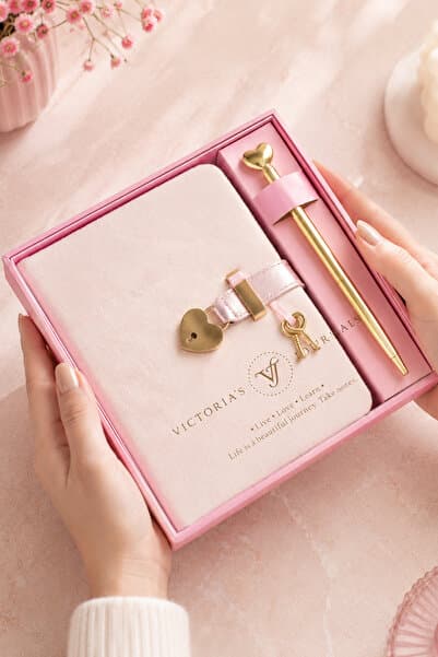 Victoria's Journals Hush Hush Peluş Kilitli Günlük ve Sır Defteri Hediye Seti - Kalemli