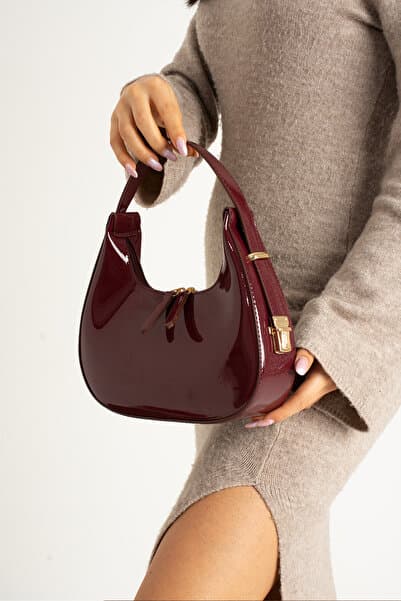 Reddington Kadın Rugan Deri Baget Cherry Bag Fermuar Kapamalı Cherry Bag Özel Askı Detaylı Kol Çantası