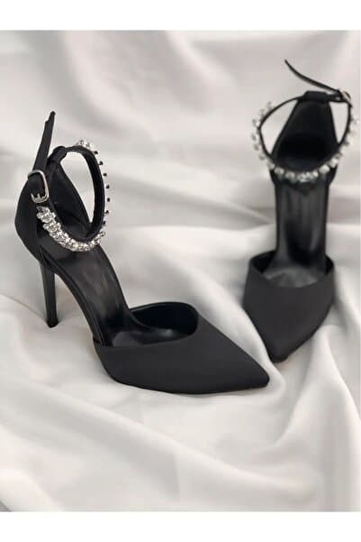 TOBAİ Rahat Taşlı Stiletto Siyah Saten Topuklu Ayakkabı