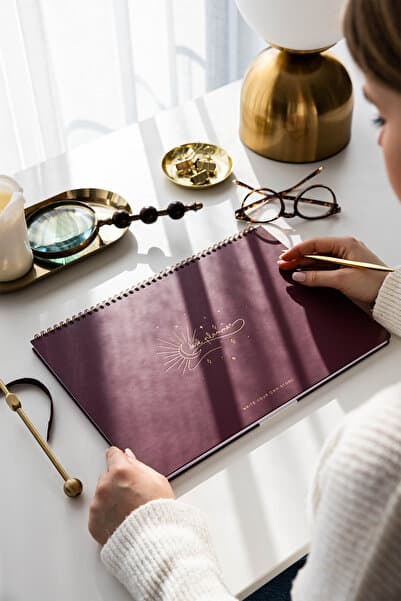 PAPERORA Süresiz Haftalık Spiralli Masaüstü Planlayıcı 24x34 cm - Desk Planner Bordo