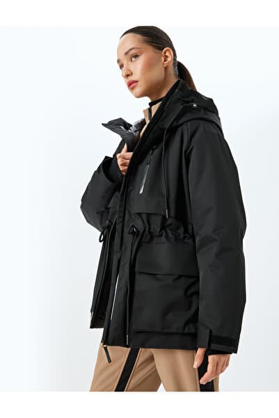 Koton Anorak Mont Kapüşonlu Fermuarlı Cep Detaylı Beli Bağcıklı Su Geçirmez