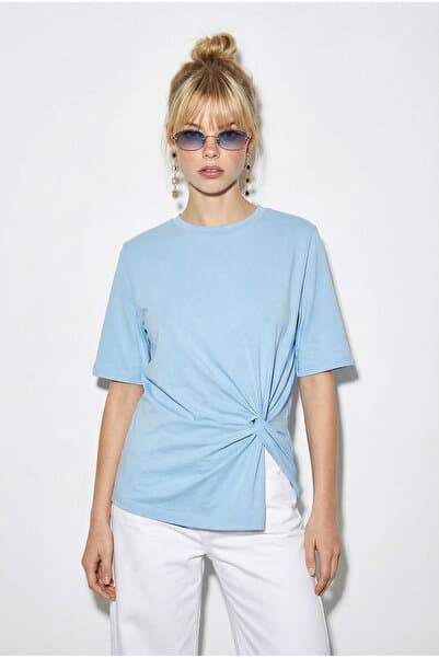 Bianco Lucci Kadın Bebe Mavisi Vatkalı Omuz Detaylı Düğüm Detaylı Kısa Kollu T-Shirt 1067 60286068