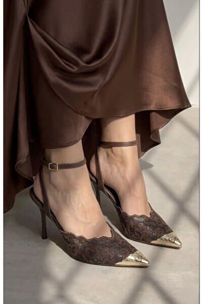 luuq shoes LUNE Sivri Burun Dantel İşlemeli Altın Metal Tokalı Topuklu Ayakkabı