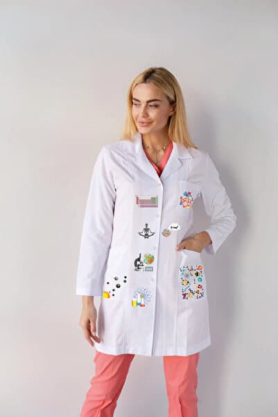 YnkStore Fen Bilgisi Öğretmeni Önlüğü | Kimya ve Biyoloji Temalı Beyaz Laboratuvar Önlüğü