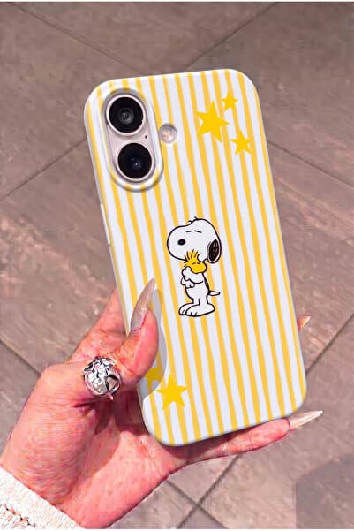 KVK PRİVACY iPhone 16 Uyumlu Snoopy Desenli Sarı Çizgili Yıldızlı Kadifemsi Soft Touch Silikon Telefon Kılıfı