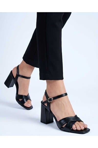 LIVONIA SHOES SİYAH METALİK ÇAPRAZ BANT KALIN TOPUKLU ABİYE AYAKKABI