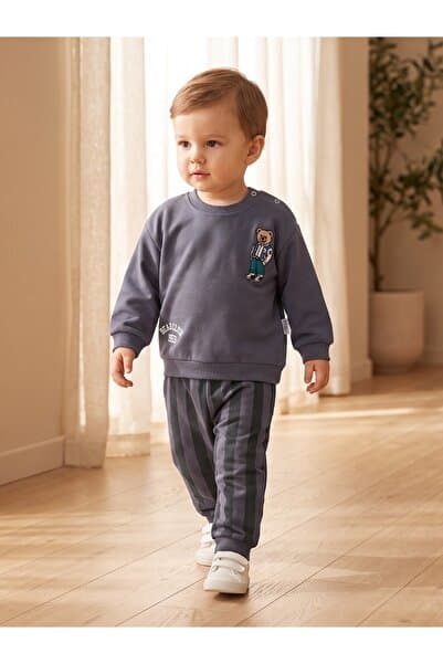 Bovi Bebek Erkek Bebek Füme Ayıcık İşlemeli Bear Club Yazılı İki İplik Sweatshirt Çizgili Pantolon Takım