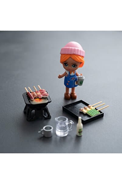 Little Corner® Piknik Oyuncak Koleksiyon Figürü - Little Corner Ateş Başı Pikniği Kız Figürü
