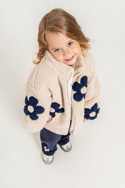 Jikko Baby Kız Çocuk Çiçek Detaylı Peluş Ceketli Baskılı Sweatshirt ve Bol Paça Pantolon 3’lü Takım 8309 WNT