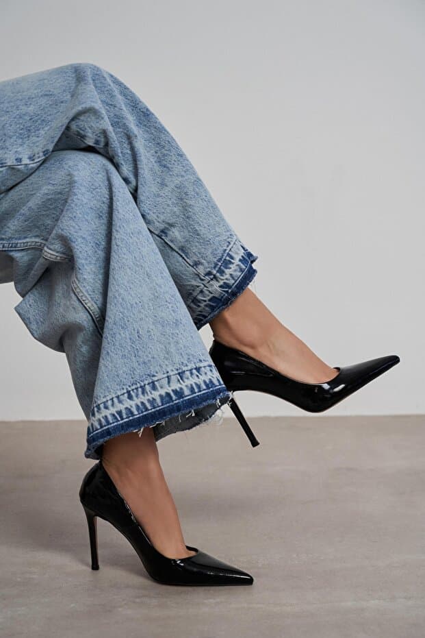 NİŞANTAŞI SHOES Lunara Siyah Rugan Sivri Burun Kadın Stiletto