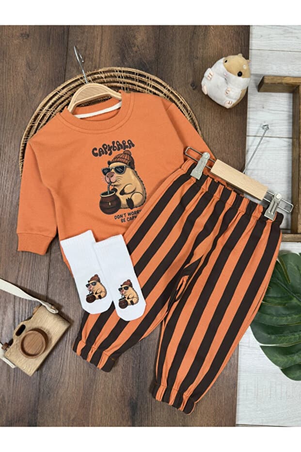 Bolly Baby Çizgili Pantolon Capibara Baskılı Sweatshirt Çoraplı Mevsimlik 3lü Erkek Bebek/Çocuk Takım - Fiyatı