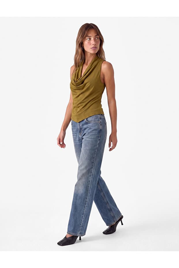 Koton Slim Fit Asimetrik Kolsuz Degaje Yaka Atlet