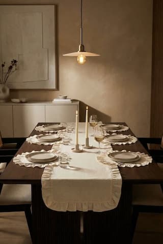 Morlay 7 Parça Fırfırlı Sofra Sunum Seti 6 Adet Amerikan Servisi Supla + 1 Adet Fırfırlı Runner - 40x110 Cm Beyaz