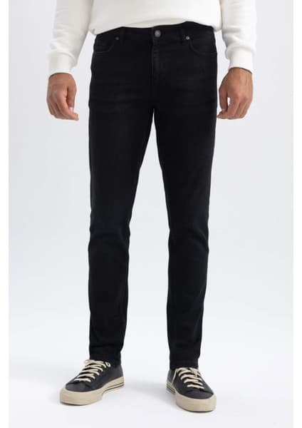 DeFacto Pedro Slim Fit Dar Kalıp Normal Bel Dar Paça Jean Pantolon