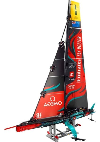 LEGO Technic Emirates Team New Zealand AC75 Yat
