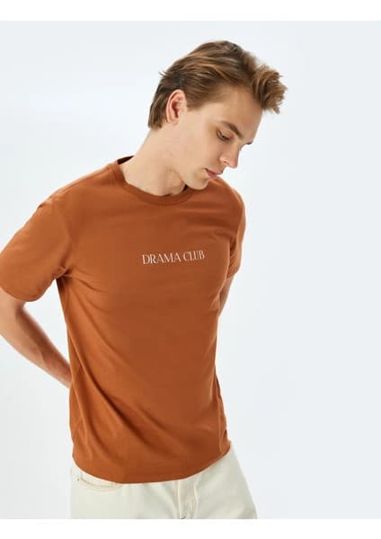 Koton Bisiklet Yaka Regular Fit Pamuklu Kısa Kollu Slogan Baskılı